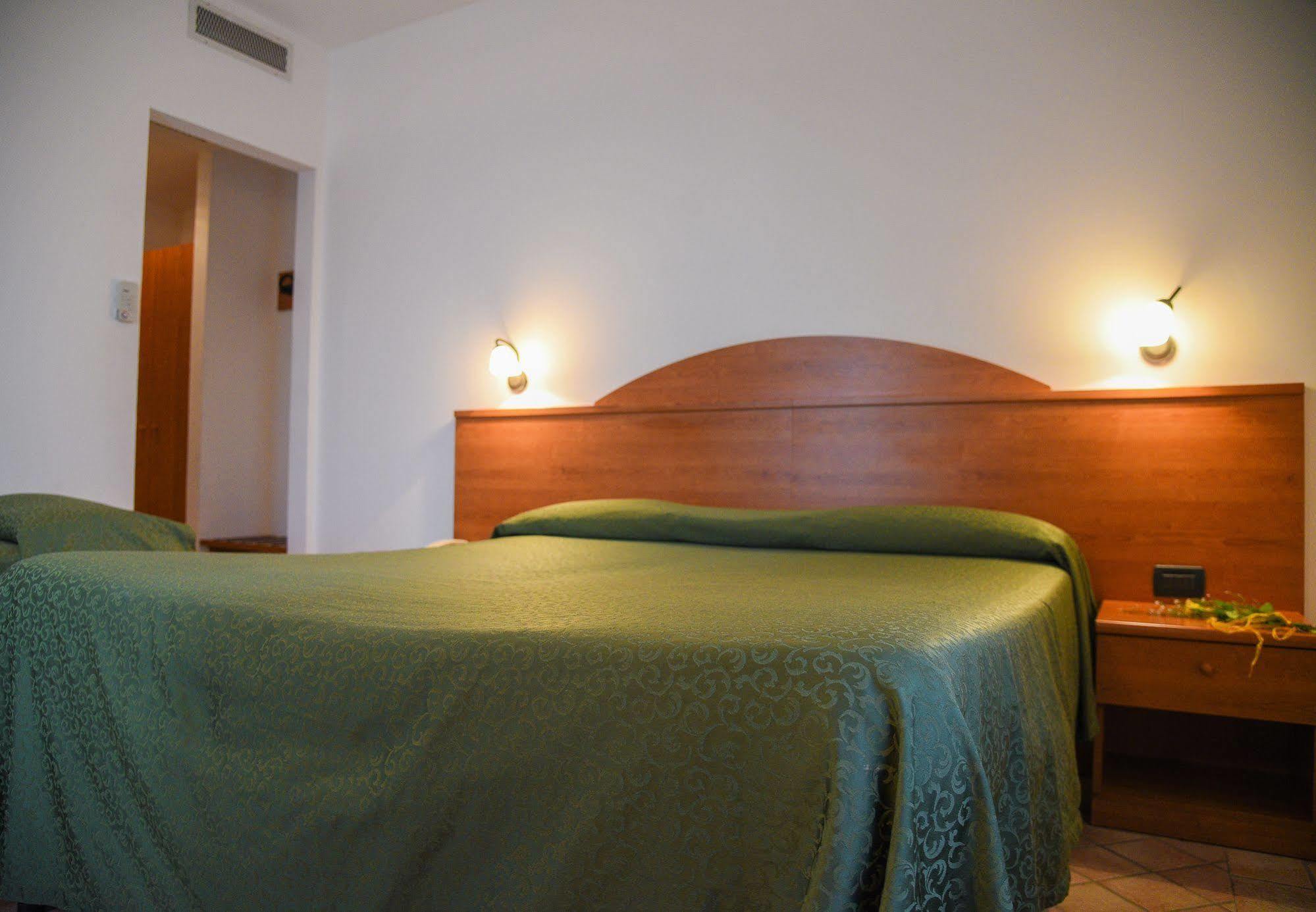 Carlo's Hotel 3*